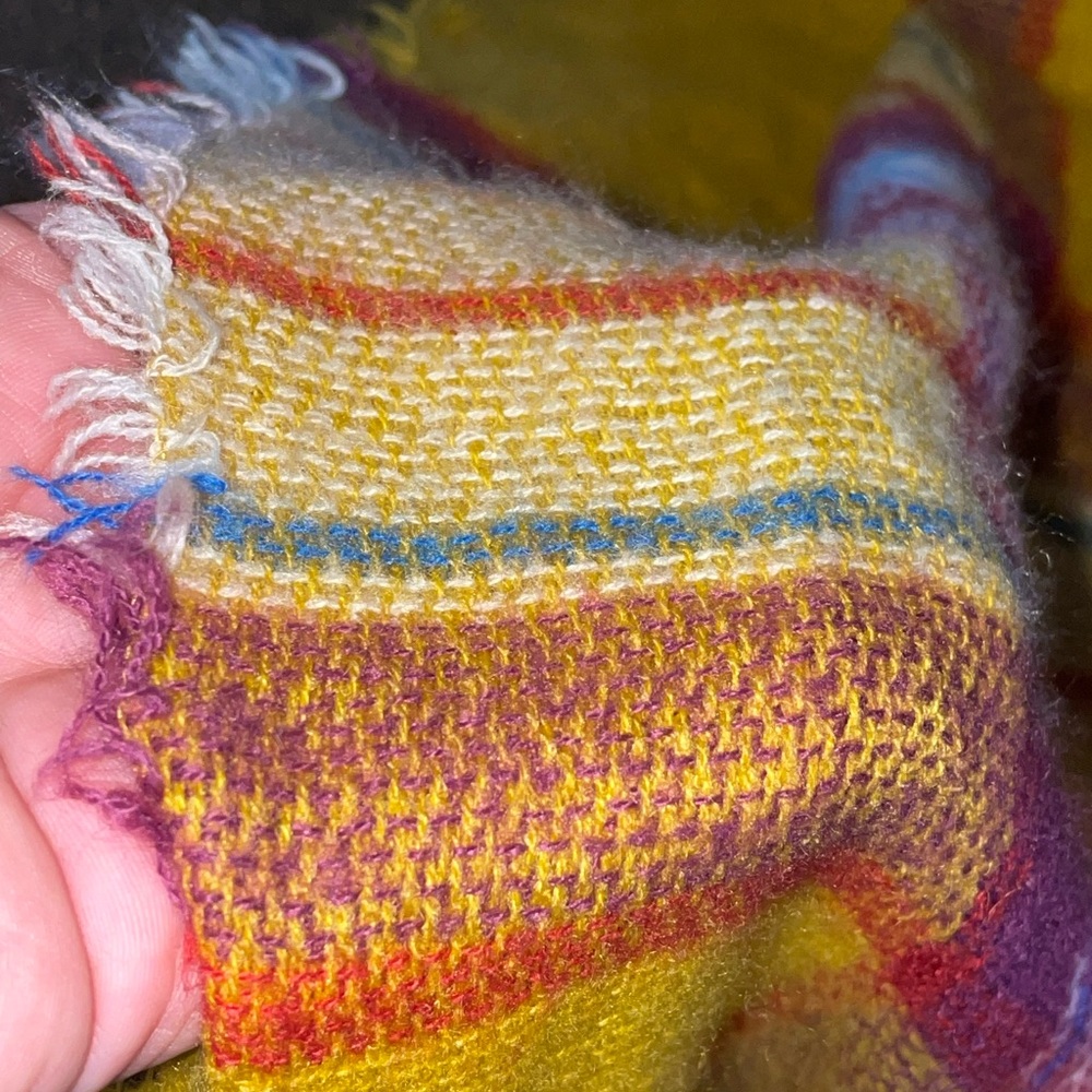 Ladies scarf - Picture 3 of 5